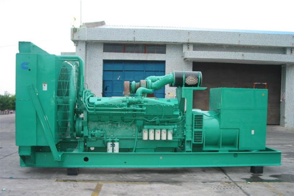 柳南工厂发电机应急发电时如何更准确地检查发电机状态？