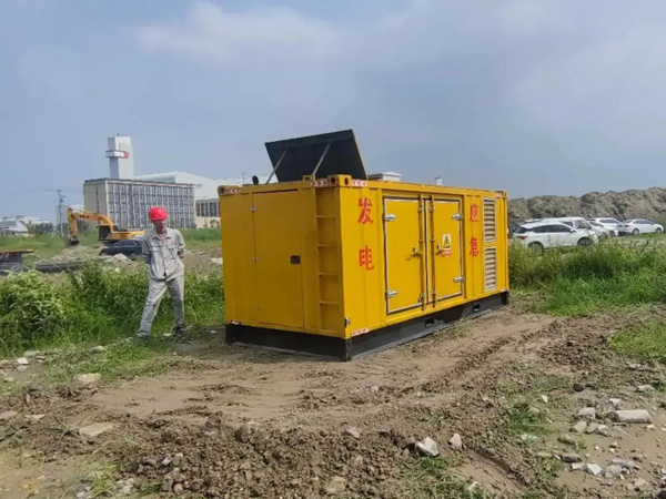 柳南200KW柴油发电机机组每小时的油耗量受哪些因素影响？