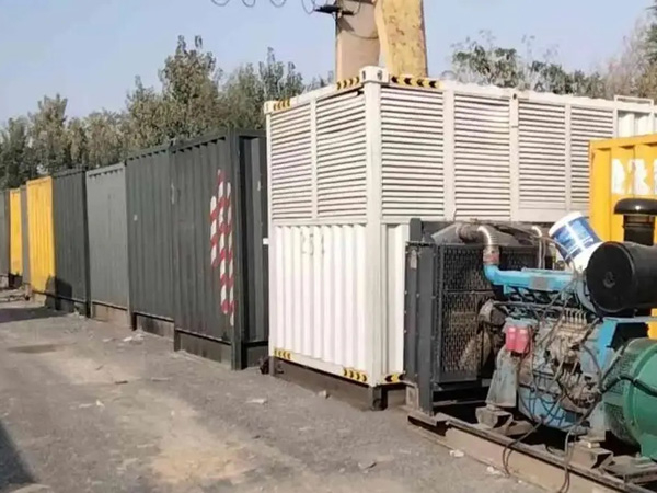 柳南200KW柴油发电机机组每小时油耗是多少？