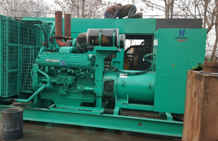 柳南发电机组如何判断水冷式机油散热器内部是否需要清洗？